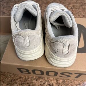 yeezy boost 700